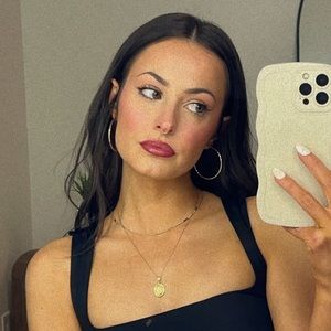 Meet your Posher, Corinne